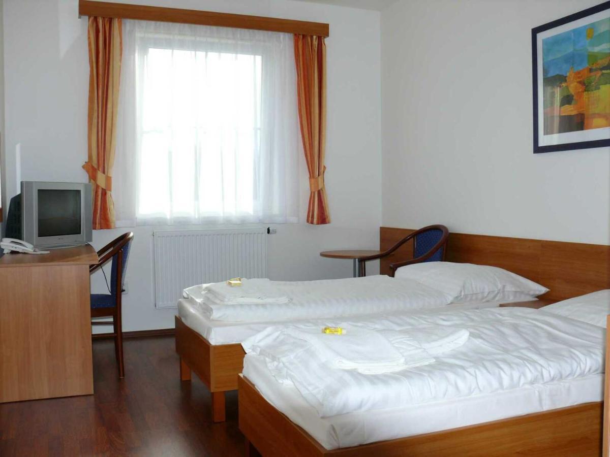 Hasicsky Hotel Pribyslav Экстерьер фото