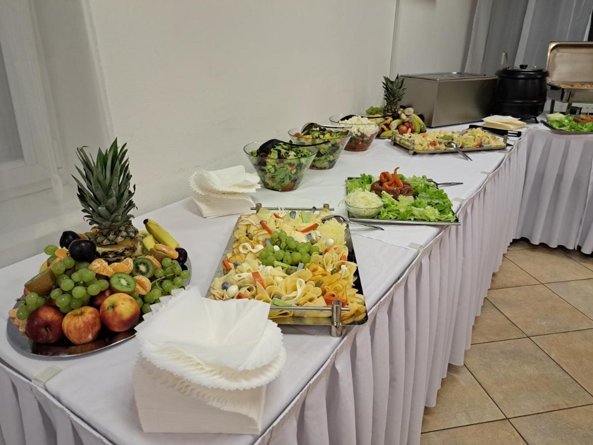 Hasicsky Hotel Pribyslav Экстерьер фото