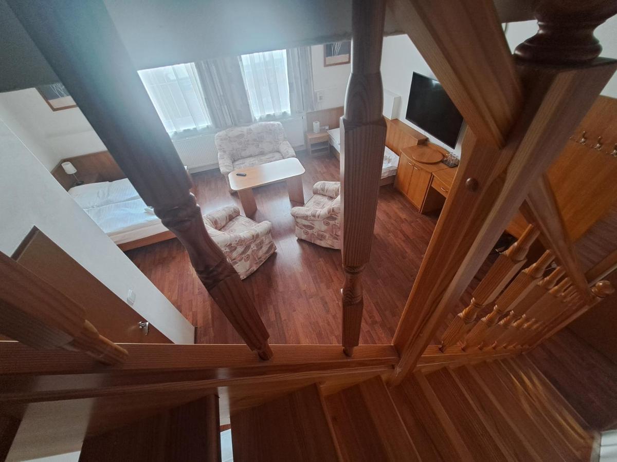 Hasicsky Hotel Pribyslav Экстерьер фото