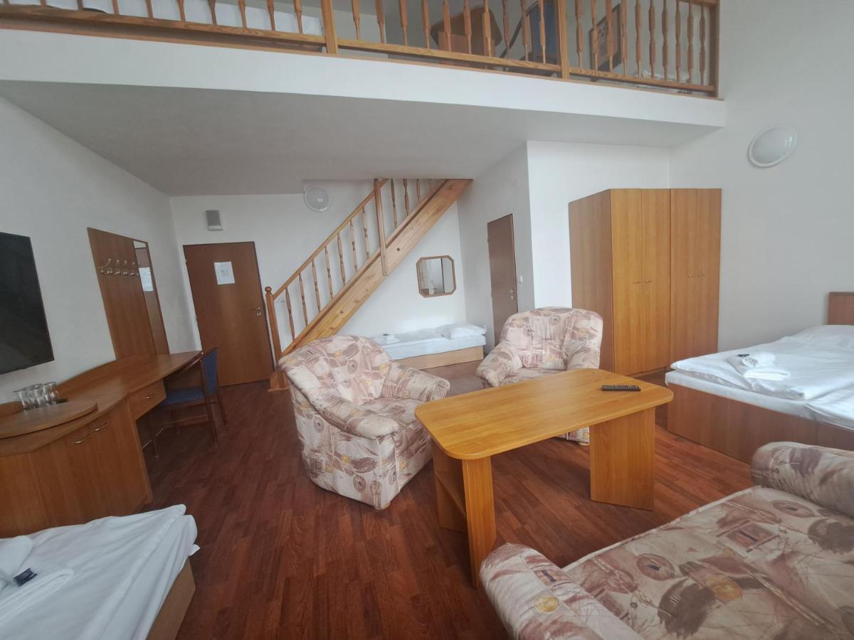 Hasicsky Hotel Pribyslav Экстерьер фото